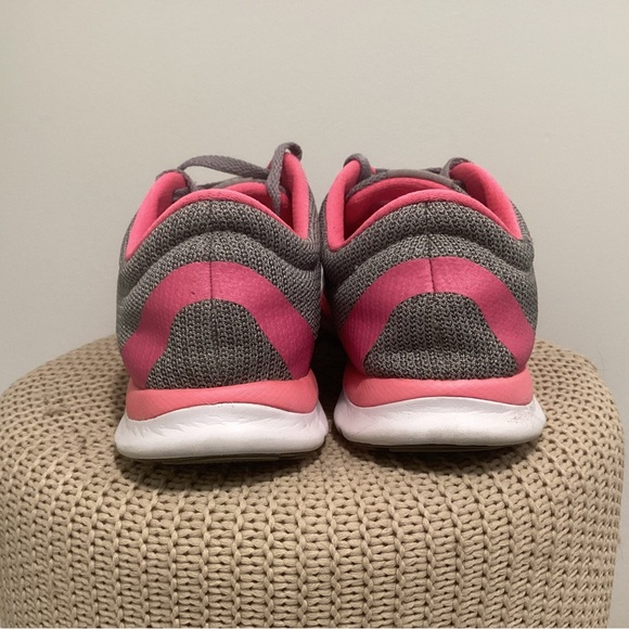 Nike Women's Athletic Sneakers in Gray/ Pink size 8 - Picture 5 of 15
